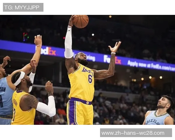 湖人对热火激战正酣最新战报揭示双方精彩表现与关键时刻分析 湖人对热火激战正酣最新战报揭示双方精彩表现与关键时刻分析