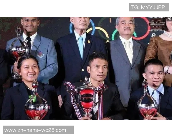 一龙与西提猜巅峰对决谁能称霸搏击界引发热议与期待